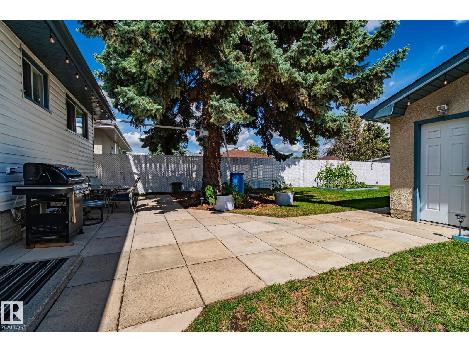 Photo 33 of 14815 96 St Nw, Edmonton AB