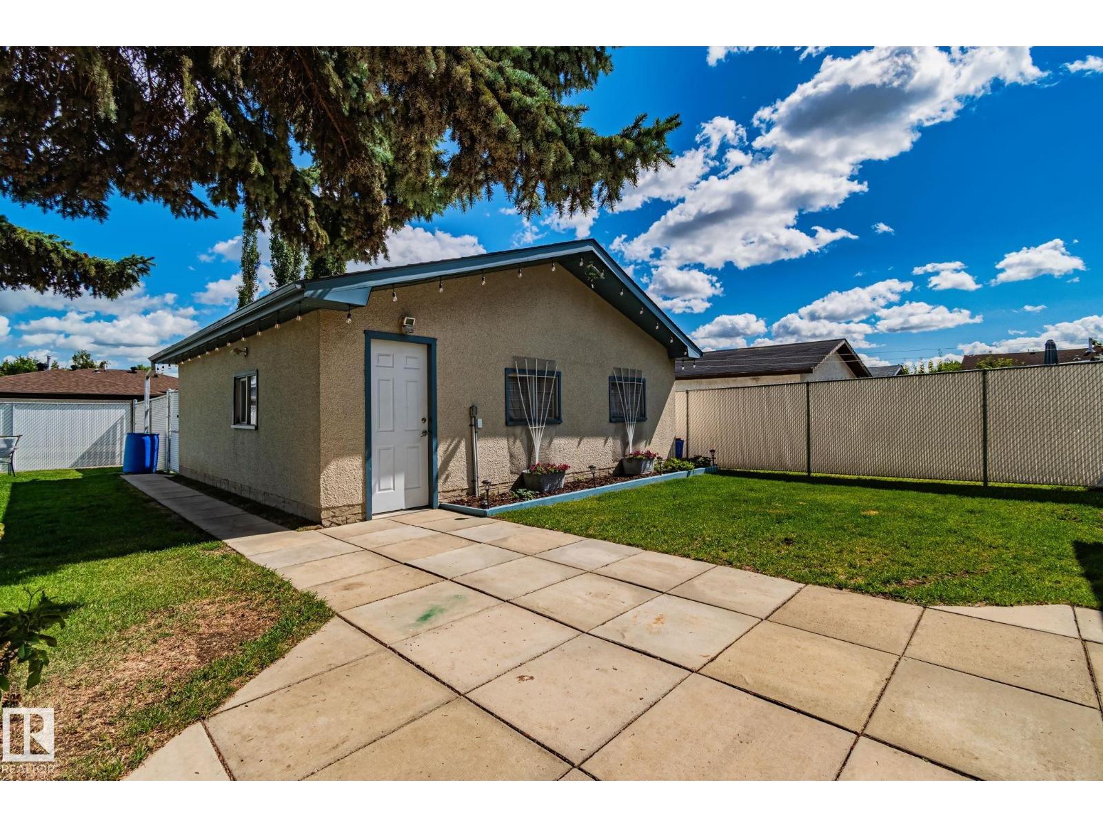 Photo 39 of 14815 96 St Nw, Edmonton AB