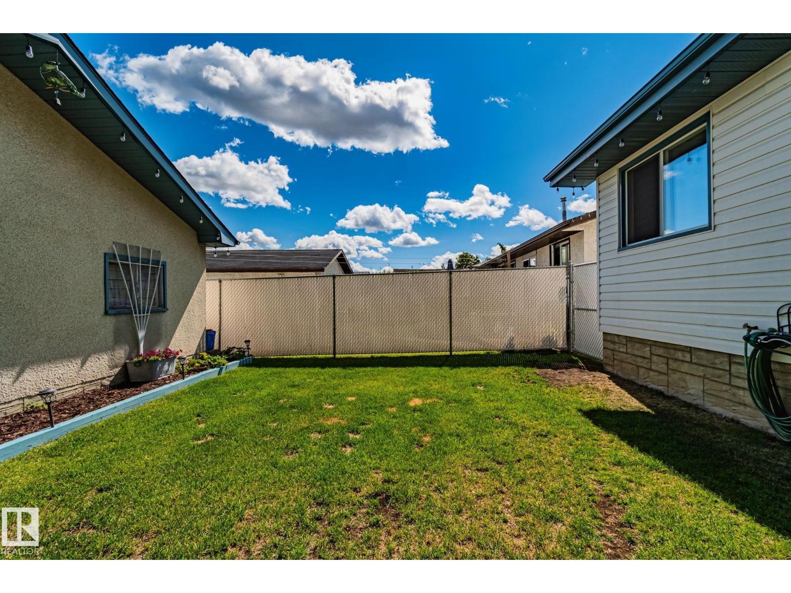 Photo 35 of 14815 96 St Nw, Edmonton AB