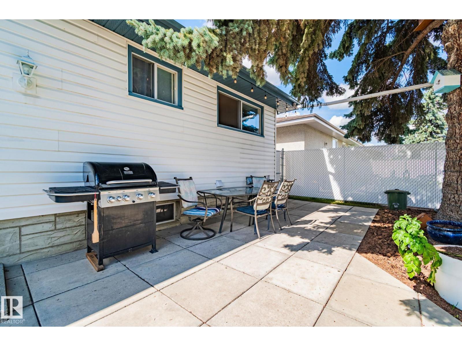 Photo 34 of 14815 96 St Nw, Edmonton AB
