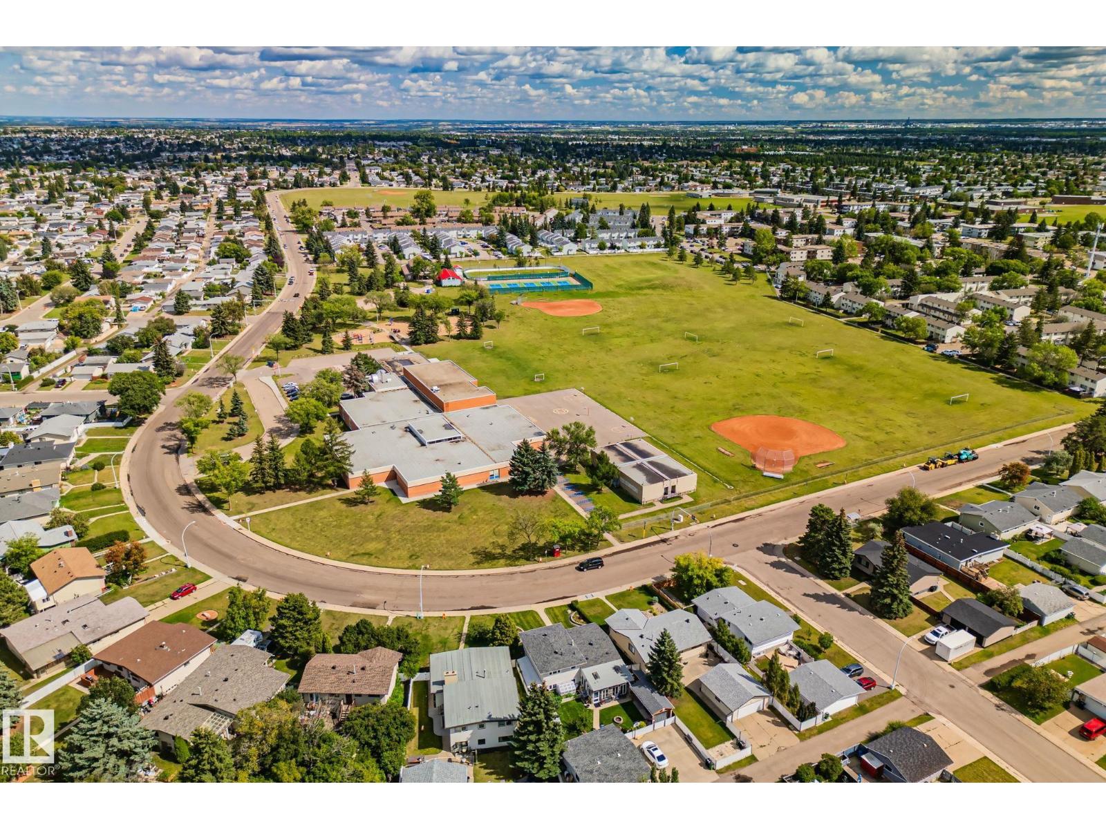 Photo 52 of 14815 96 St Nw, Edmonton AB