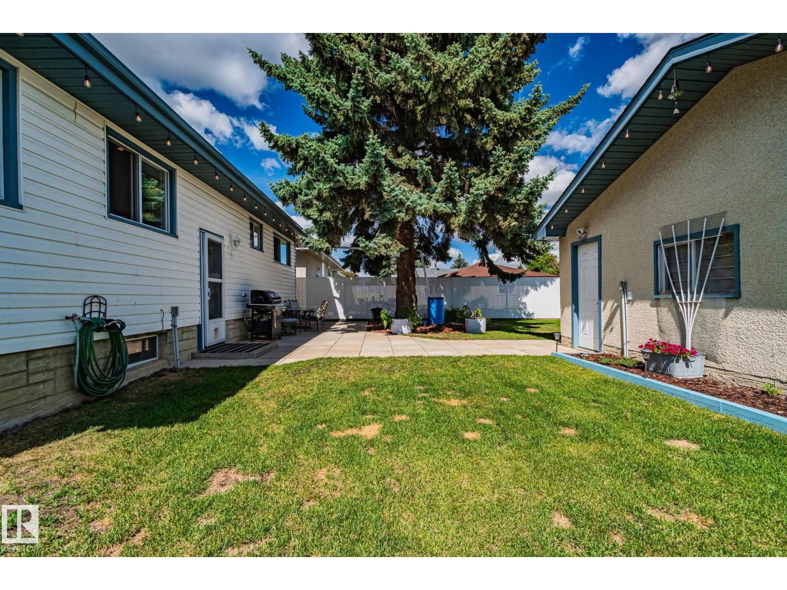 Photo 38 of 14815 96 St Nw, Edmonton AB