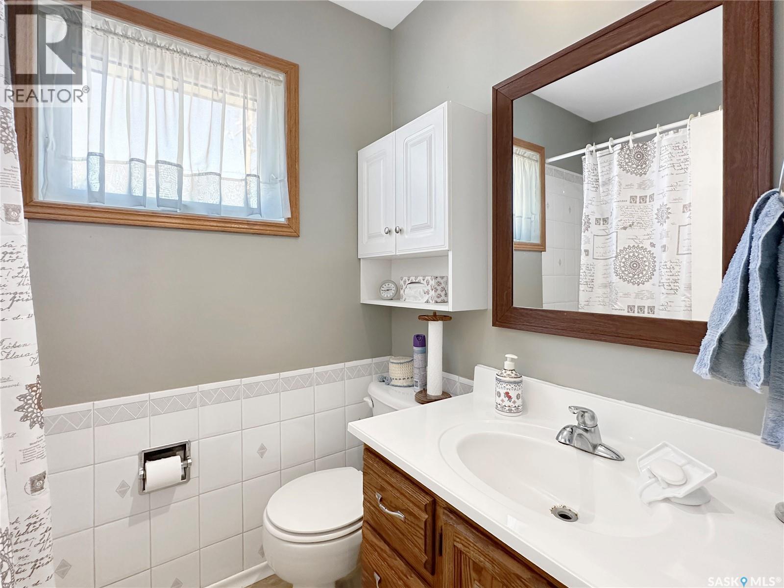 Photo 4 of 135 Hudson Avenue S, Fort Quappelle SK