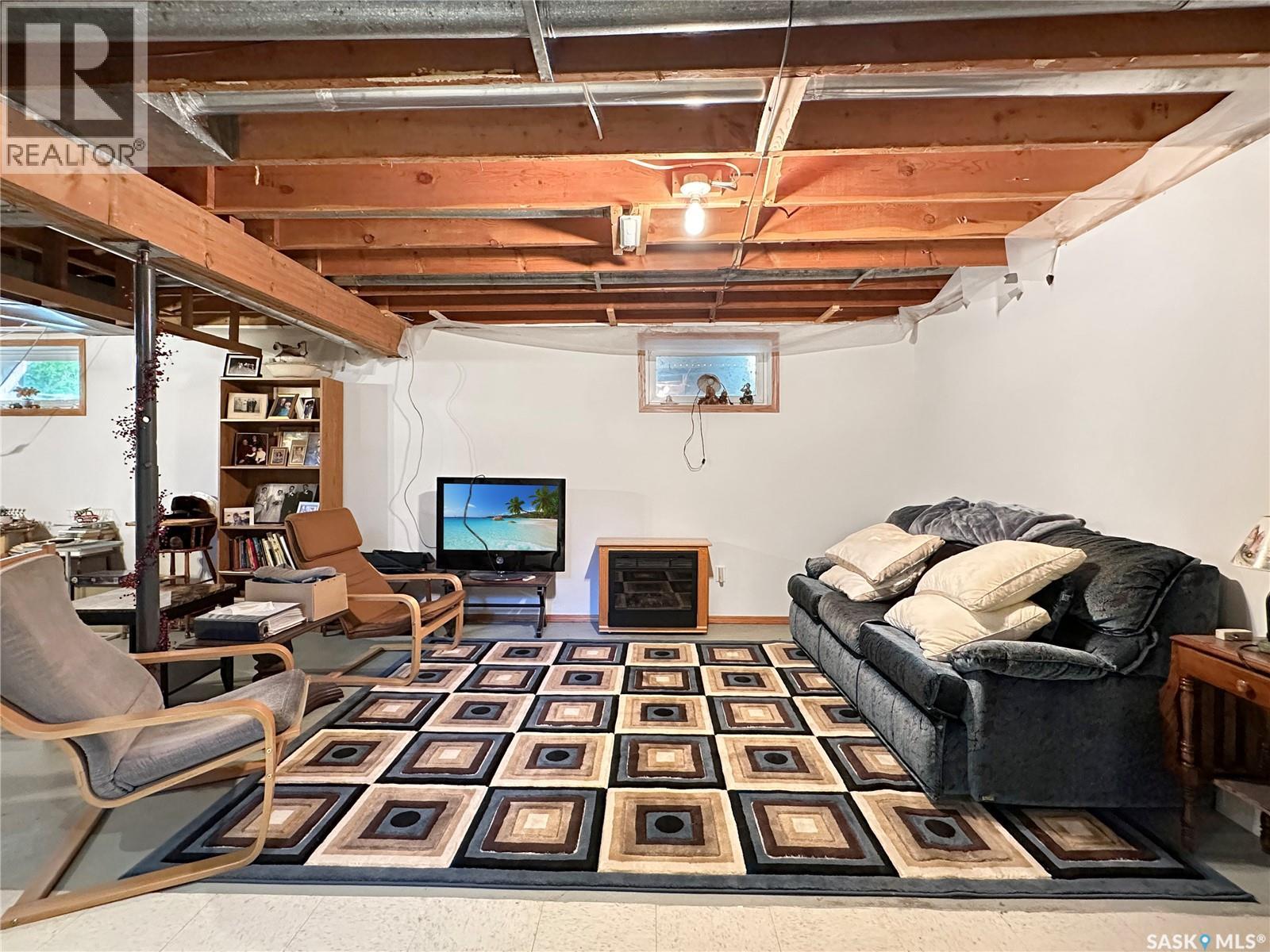 Photo 23 of 135 Hudson Avenue S, Fort Quappelle SK