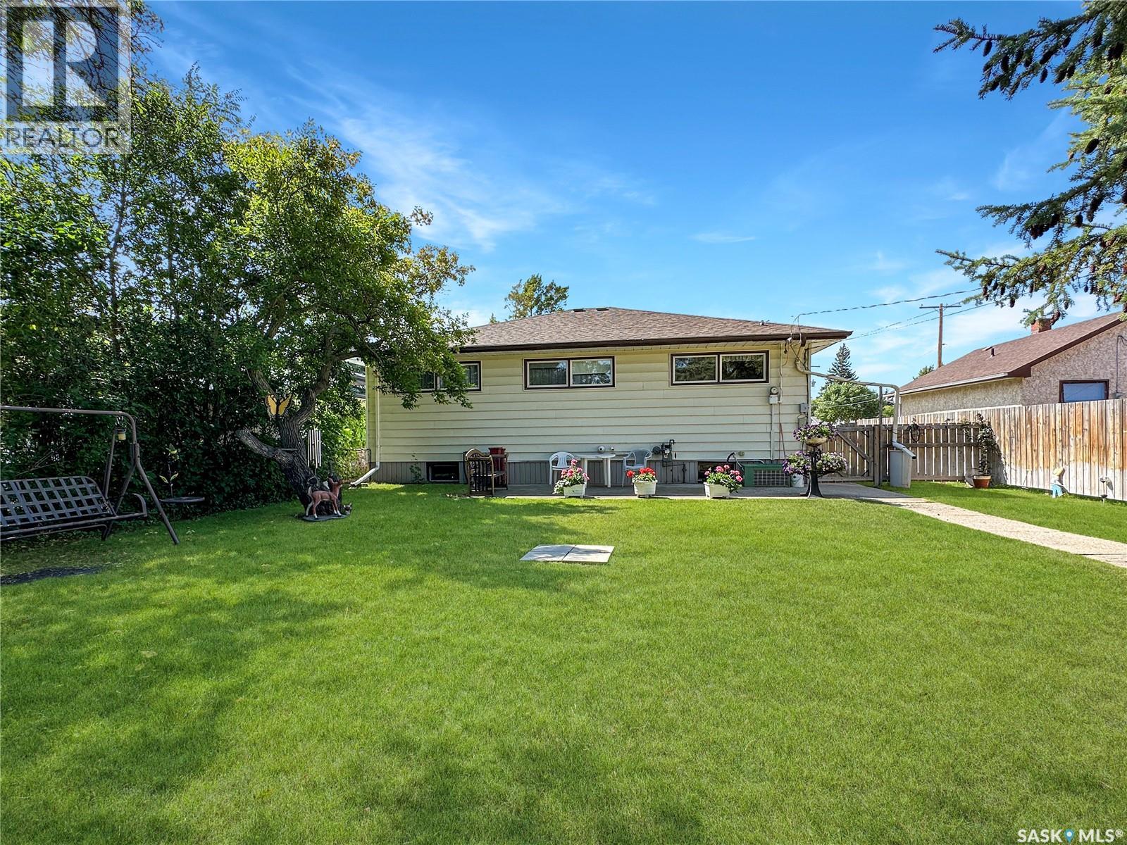 Photo 2 of 135 Hudson Avenue S, Fort Quappelle SK