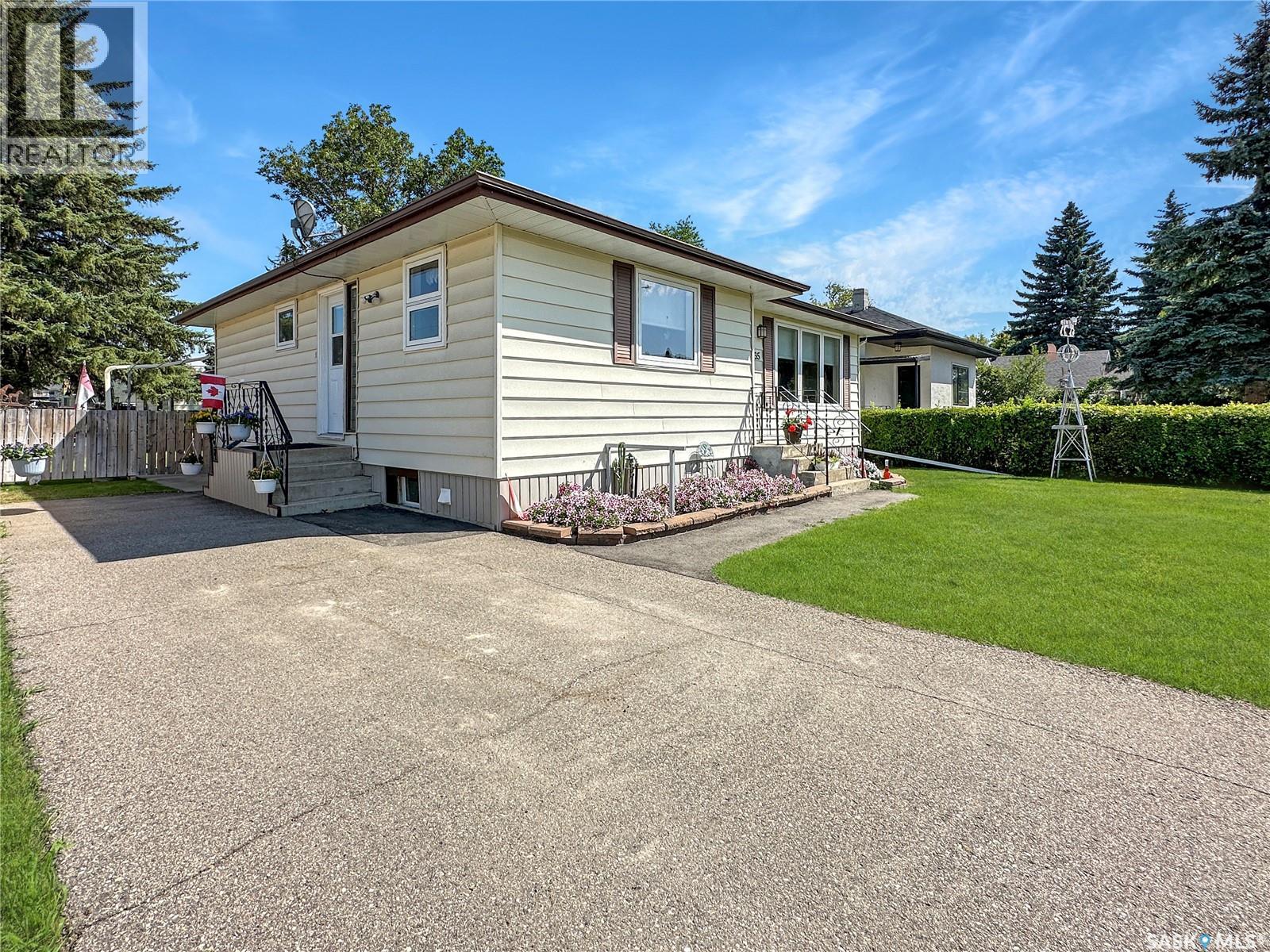Photo 16 of 135 Hudson Avenue S, Fort Quappelle SK