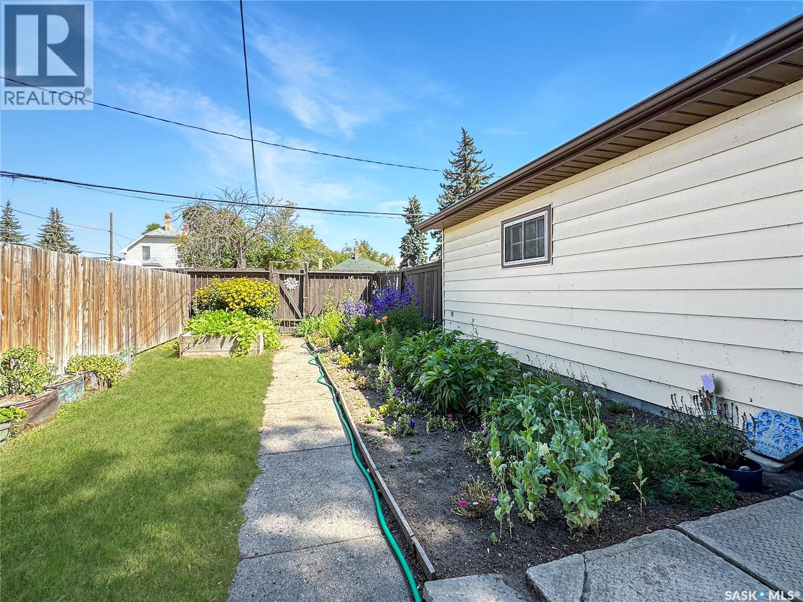 Photo 10 of 135 Hudson Avenue S, Fort Quappelle SK