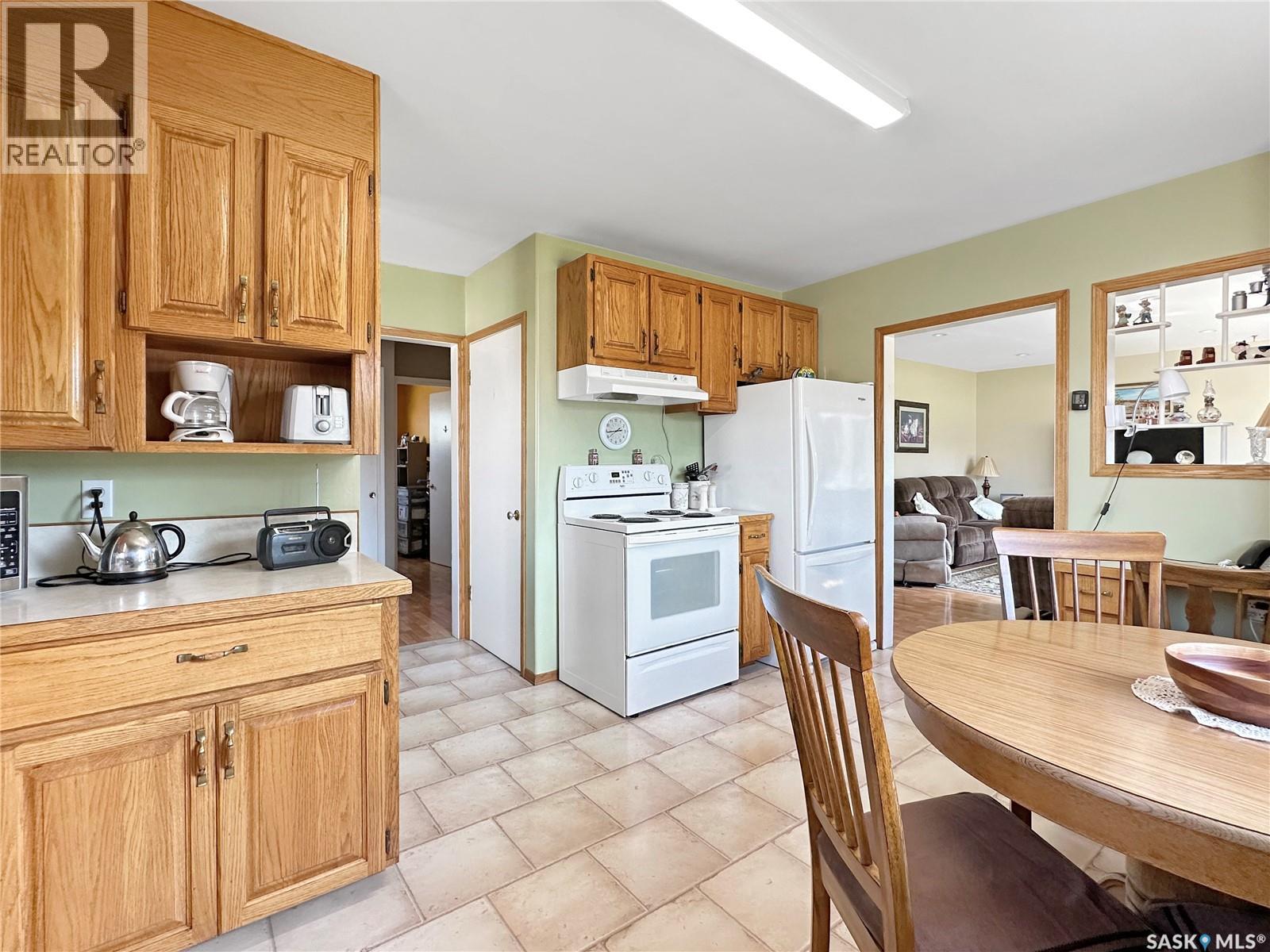 Photo 5 of 135 Hudson Avenue S, Fort Quappelle SK