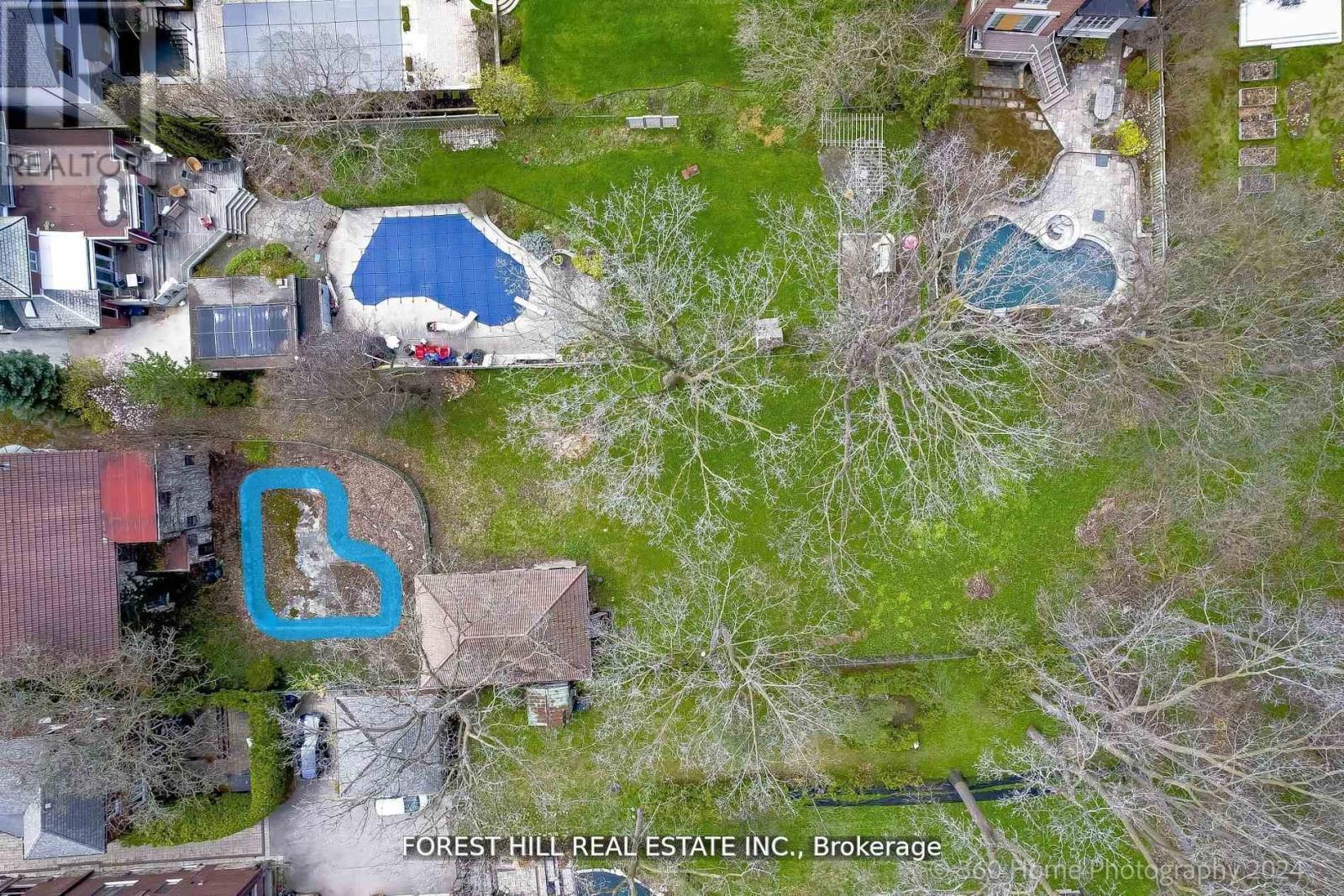 Photo 10 of 132 Blythwood Road W, Toronto ON