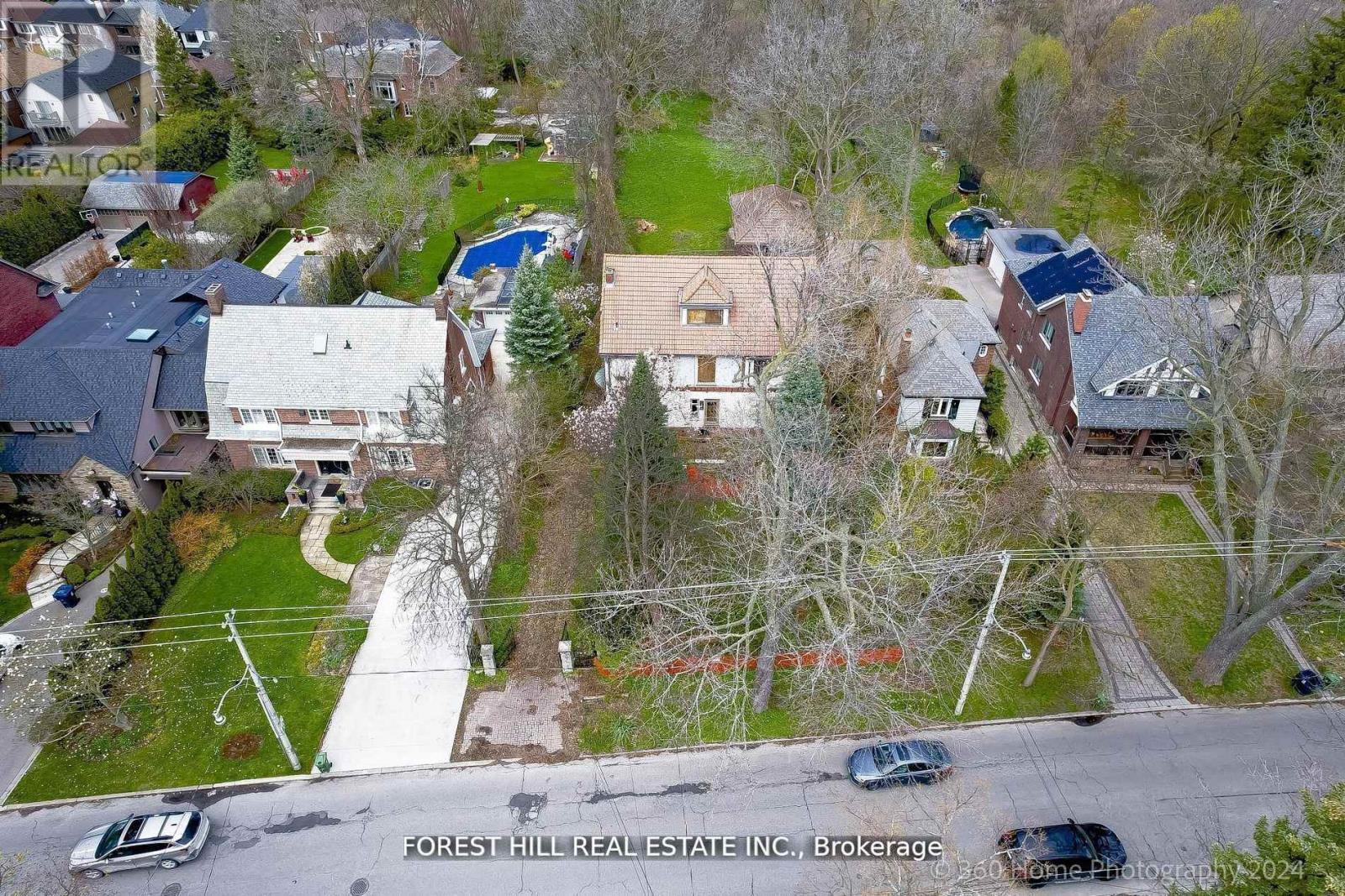 Photo 12 of 132 Blythwood Road W, Toronto ON