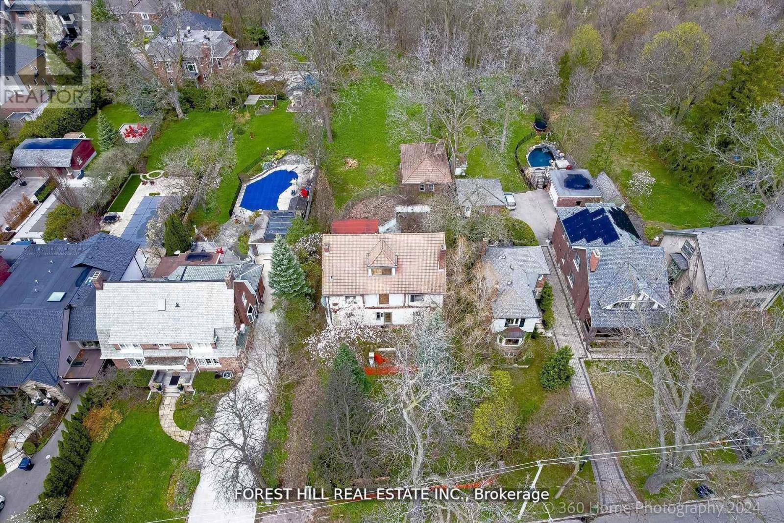 Photo 16 of 132 Blythwood Road W, Toronto ON