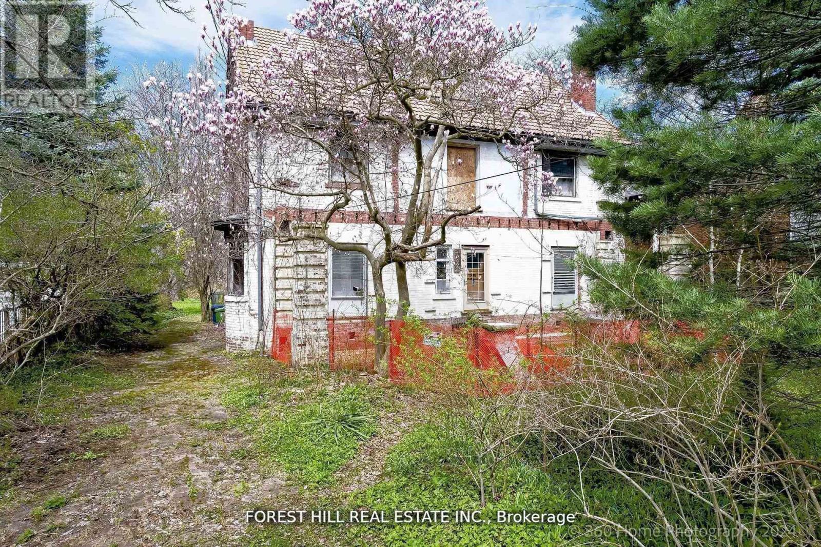 Photo 22 of 132 Blythwood Road W, Toronto ON