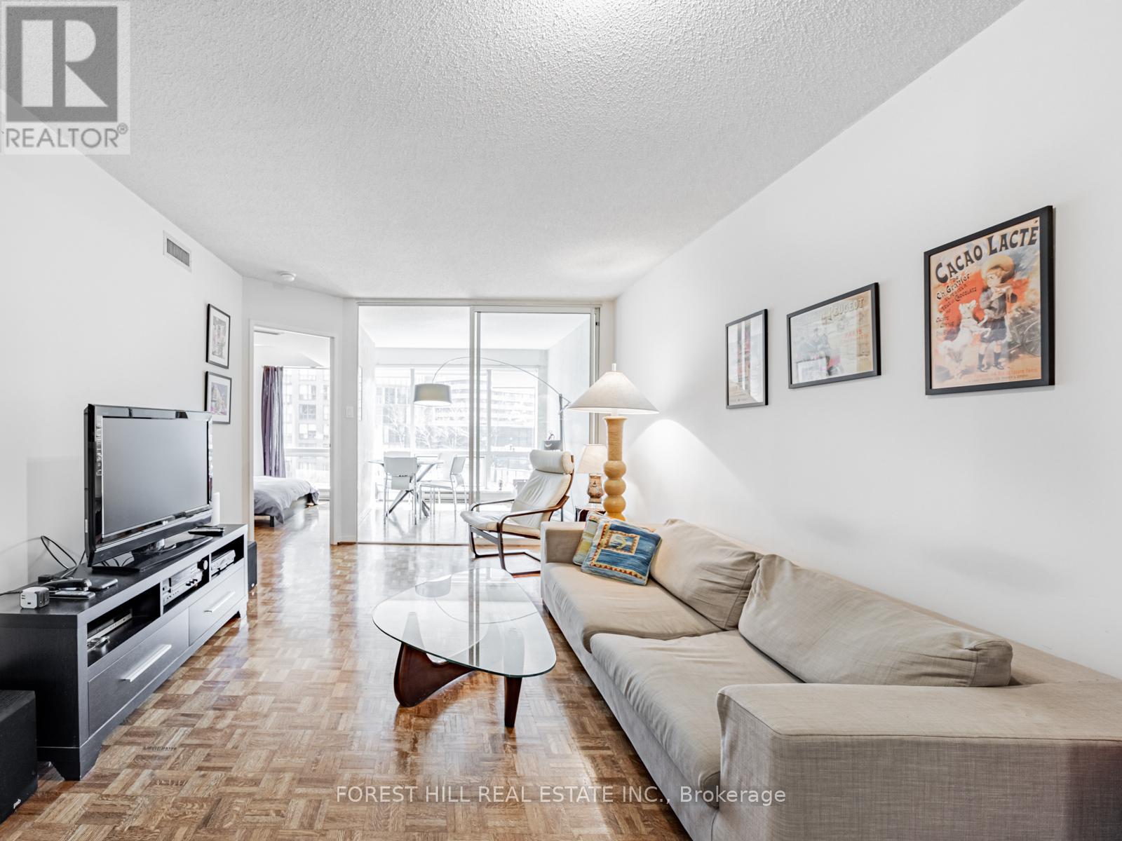 Photo 4 of 1012 1001 Bay Street, Toronto ON