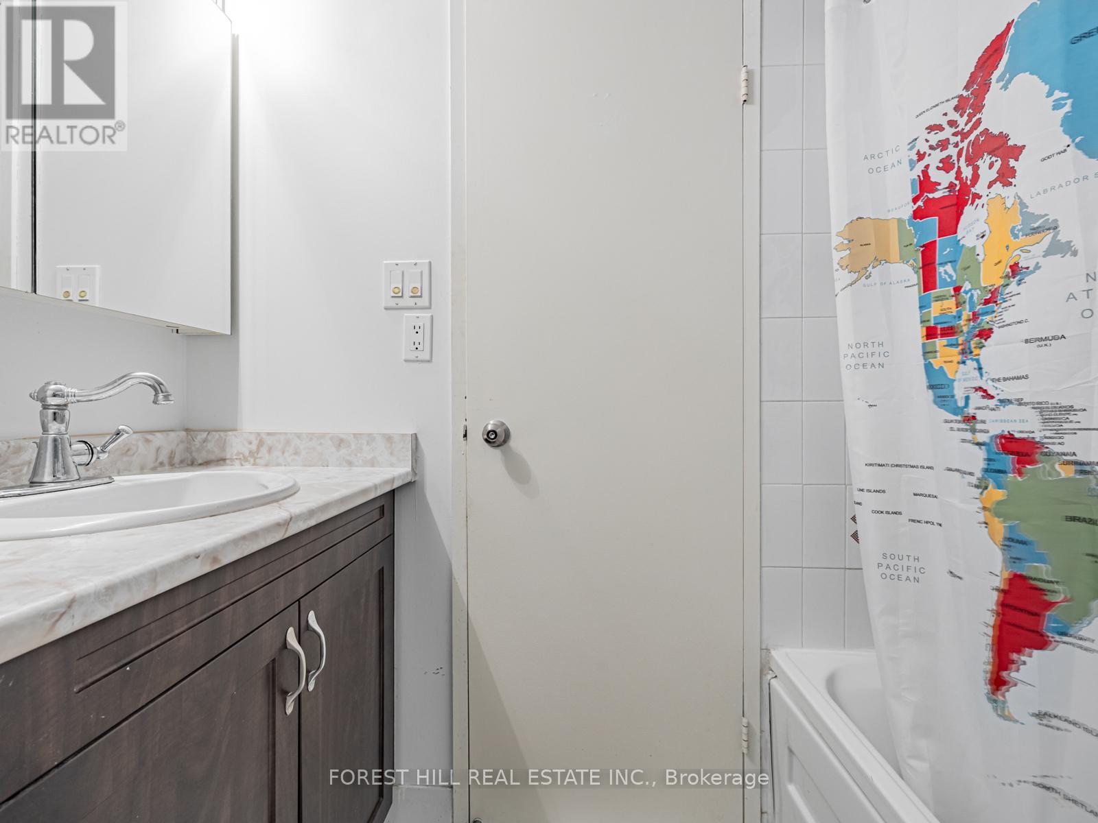 Photo 2 of 1012 1001 Bay Street, Toronto ON