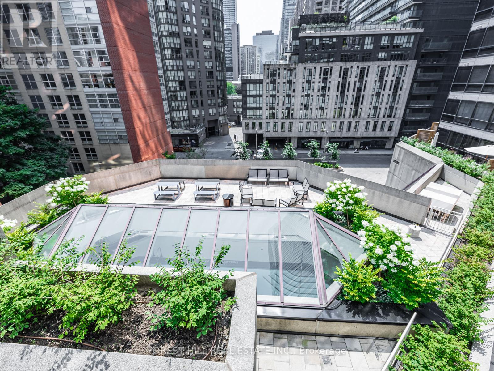 Photo 7 of 1012 1001 Bay Street, Toronto ON