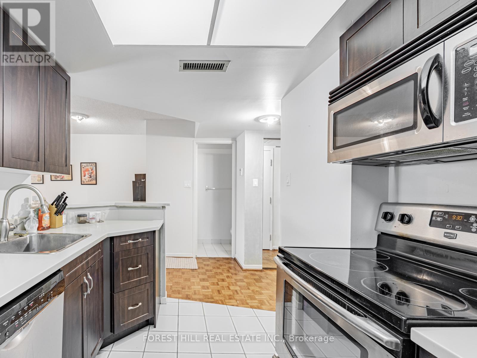 Photo 15 of 1012 1001 Bay Street, Toronto ON
