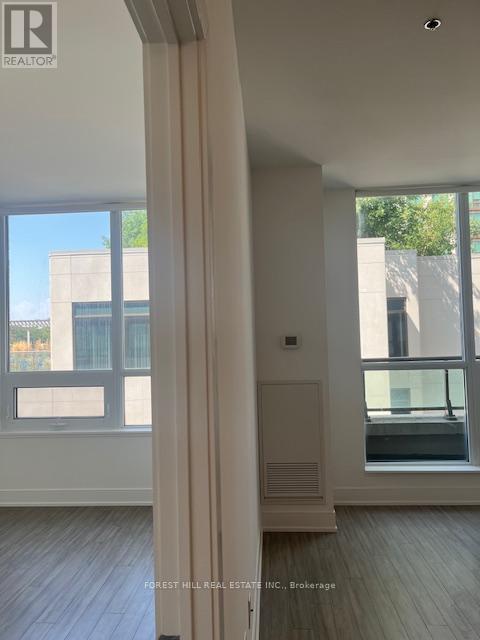 Photo 4 of 318 310 Tweedsmuir Avenue, Toronto ON