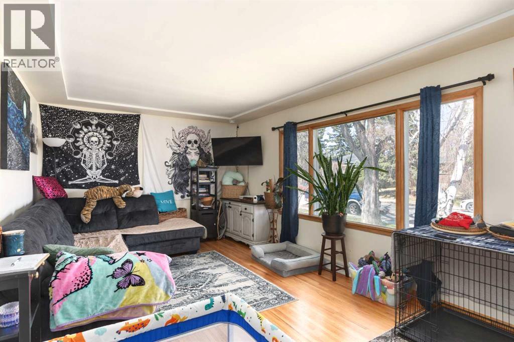 Photo 3 of 223 41 Avenue Nw, Calgary AB