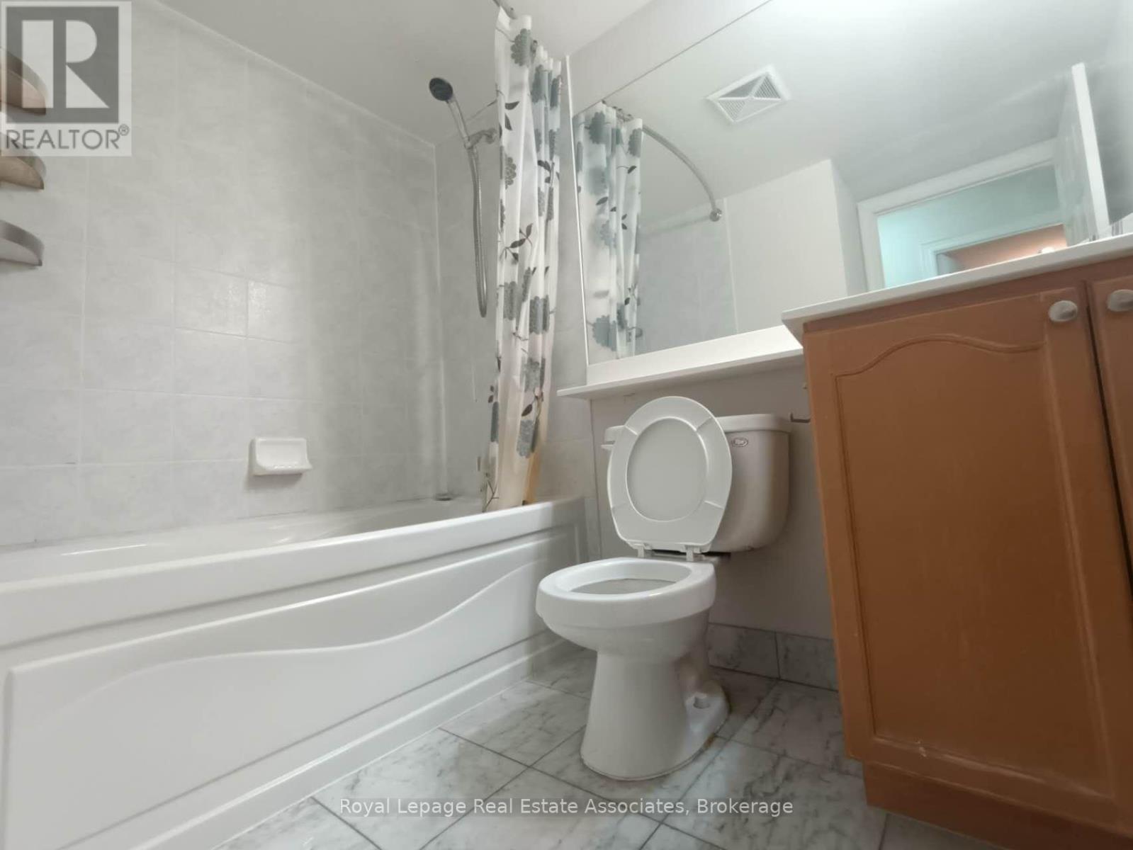 Photo 3 of 708 15 Greenview Avenue, Toronto ON