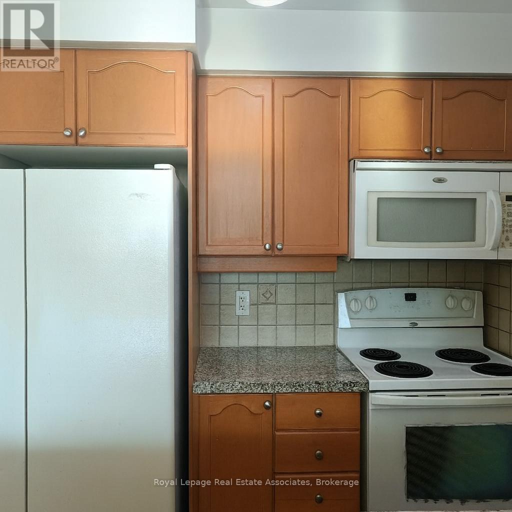 Photo 18 of 708 15 Greenview Avenue, Toronto ON
