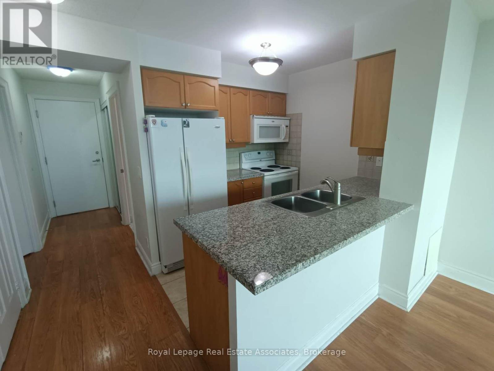 Photo 13 of 708 15 Greenview Avenue, Toronto ON