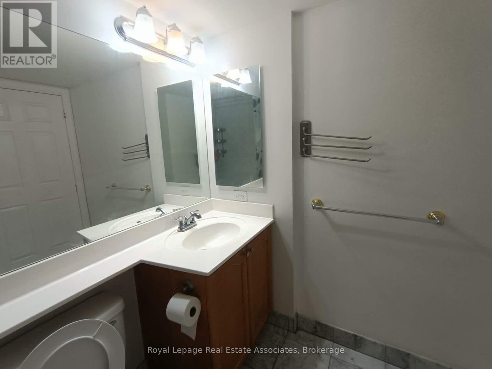 Photo 7 of 708 15 Greenview Avenue, Toronto ON