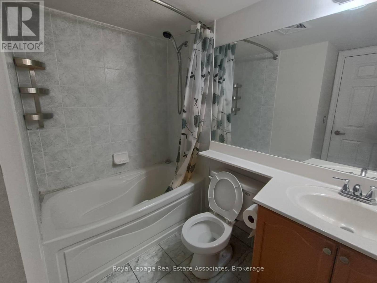 Photo 10 of 708 15 Greenview Avenue, Toronto ON