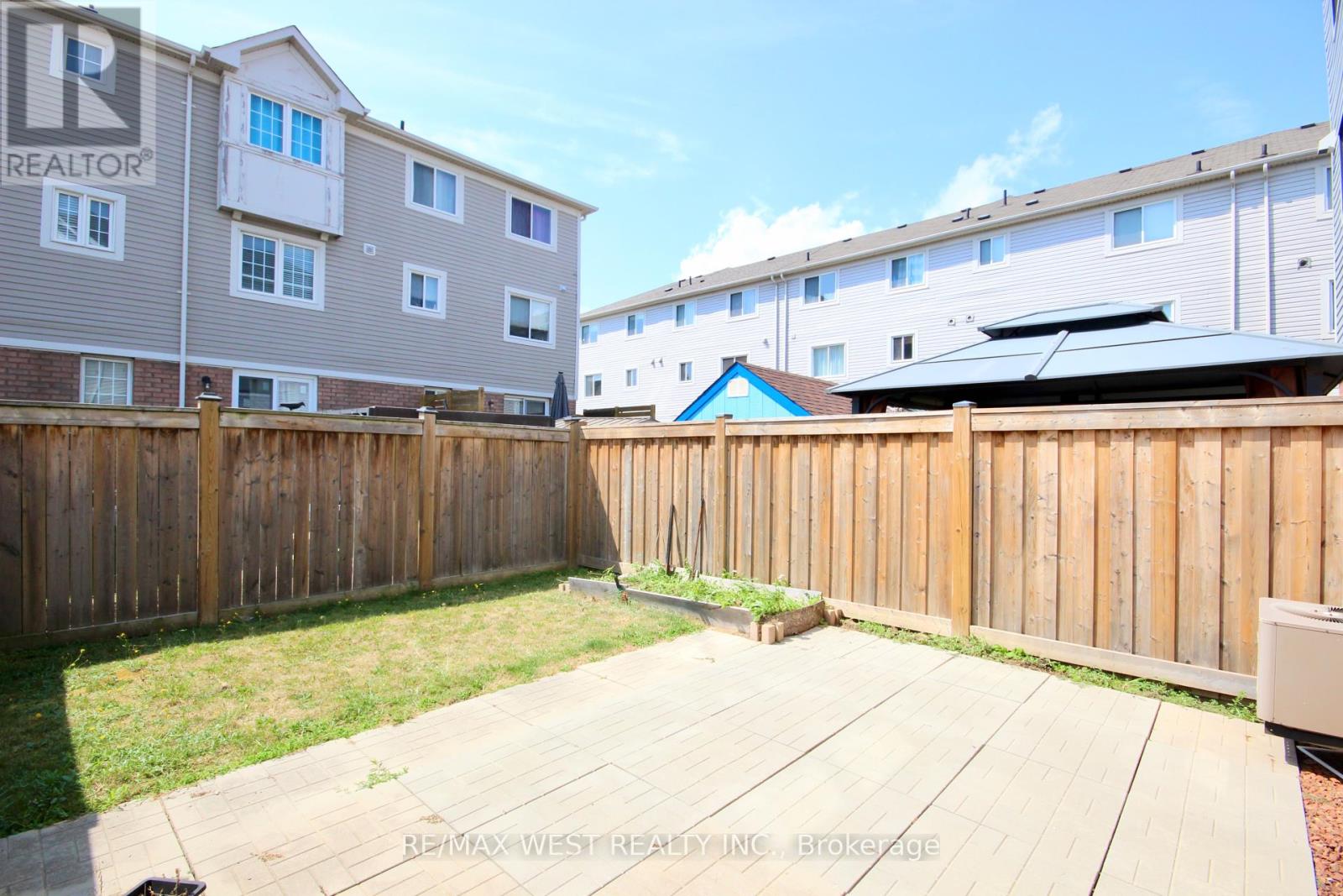 Photo 5 of 861 Bourne Crescent, Oshawa ON