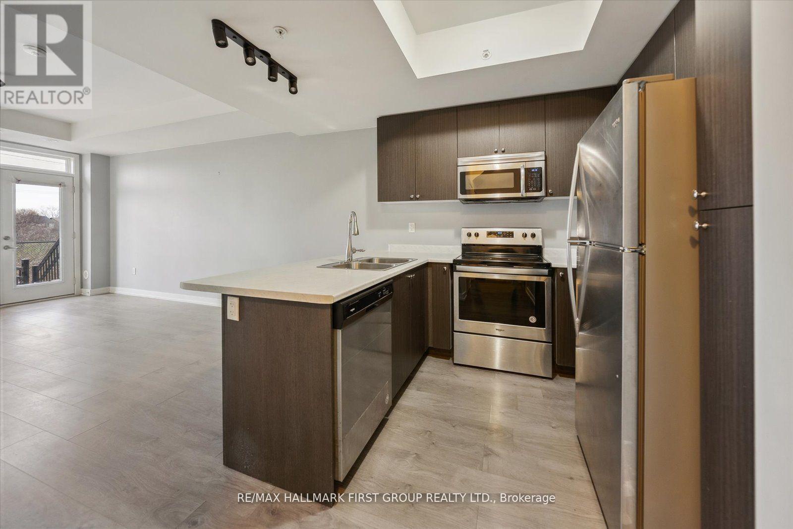 Photo 6 of 405 1555 Kingston Road, Pickering ON