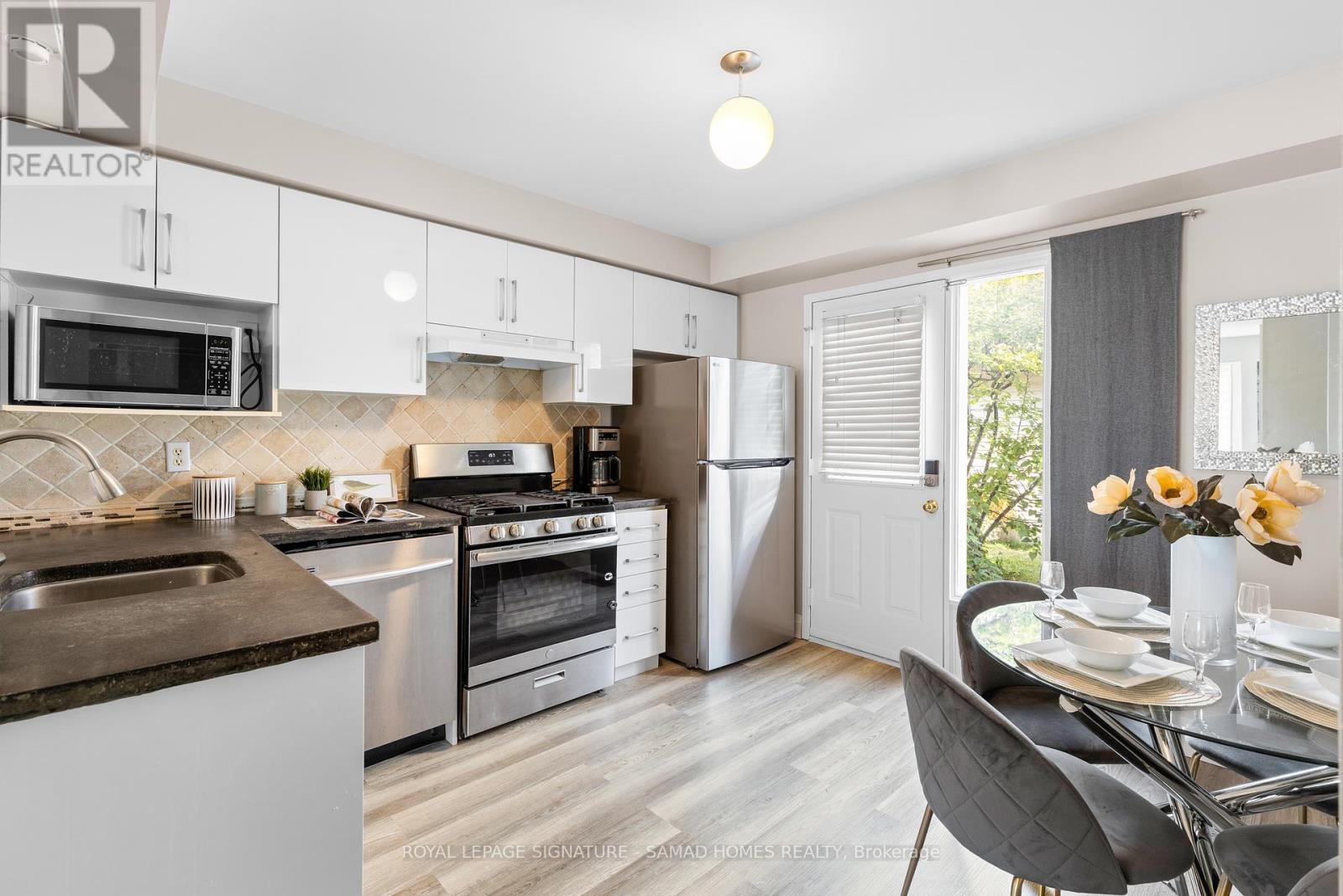 Photo 6 of 9522 Sheppard Avenue E, Toronto ON