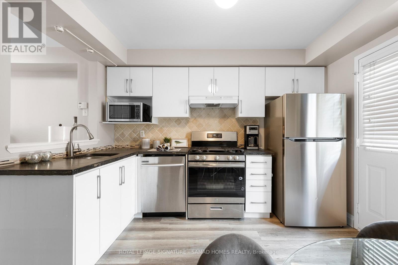 Photo 7 of 9522 Sheppard Avenue E, Toronto ON