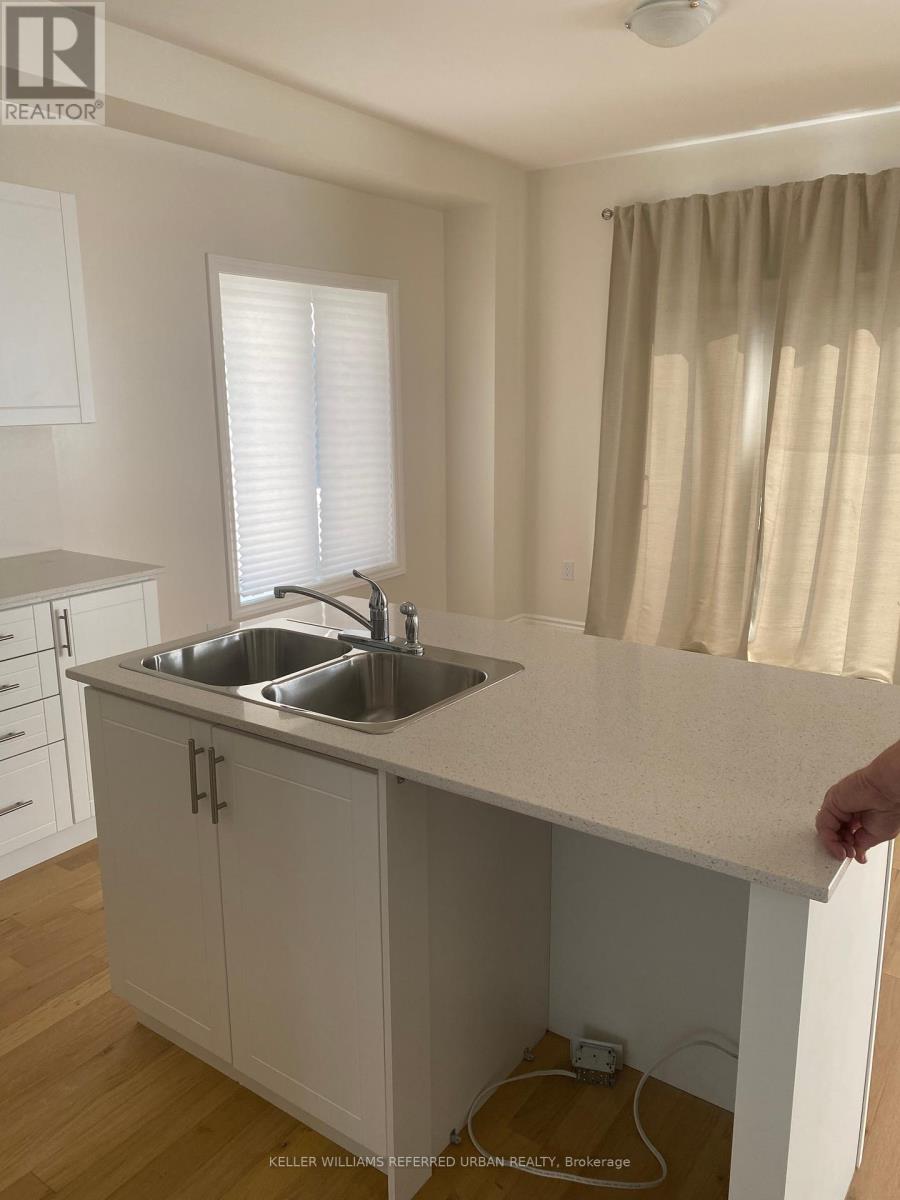 Photo 10 of 27 Lawrence D Pridham Avenue, New Tecumseth ON