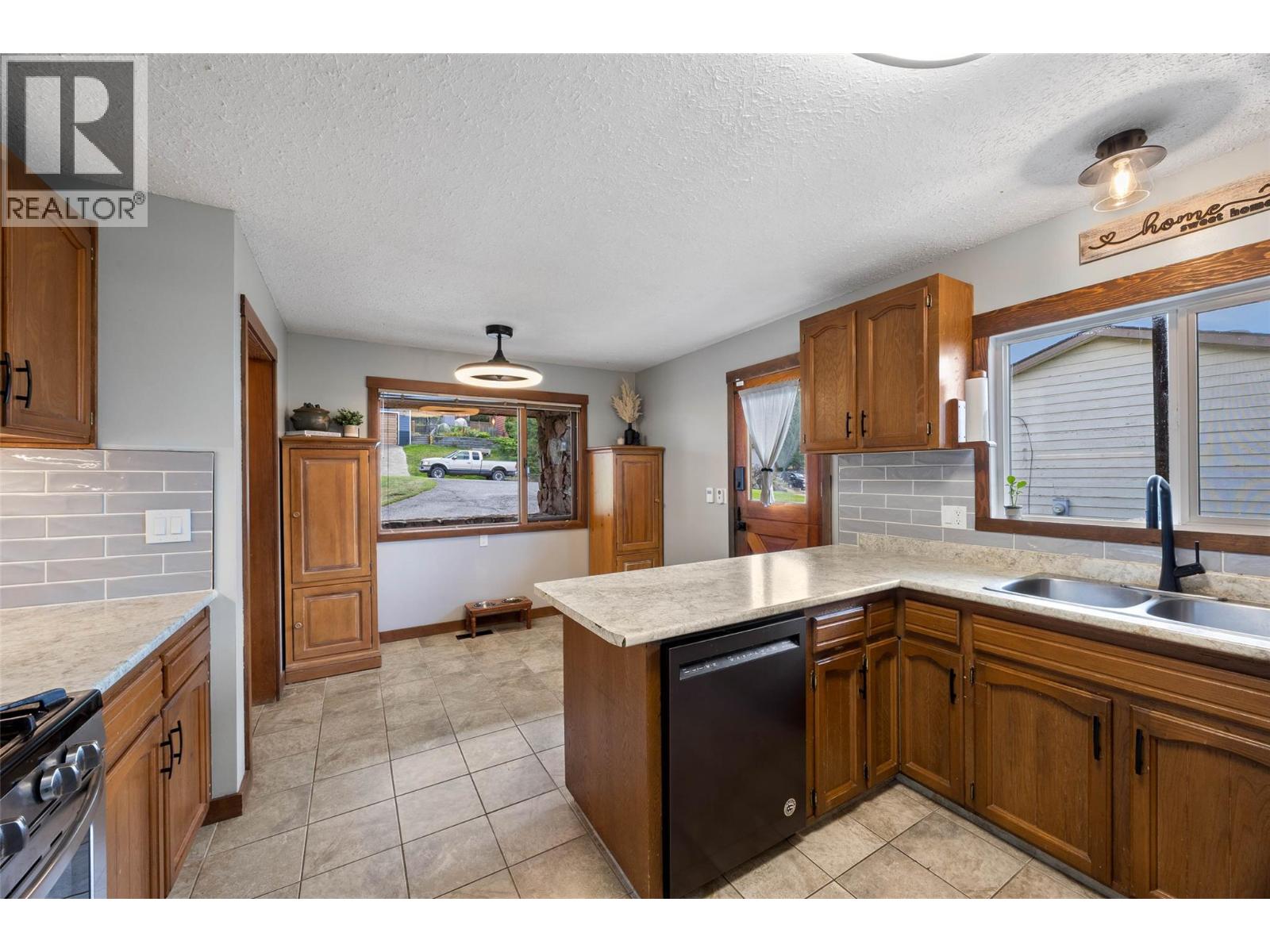 Photo 6 of 2264 Skeena Drive, Kamloops BC