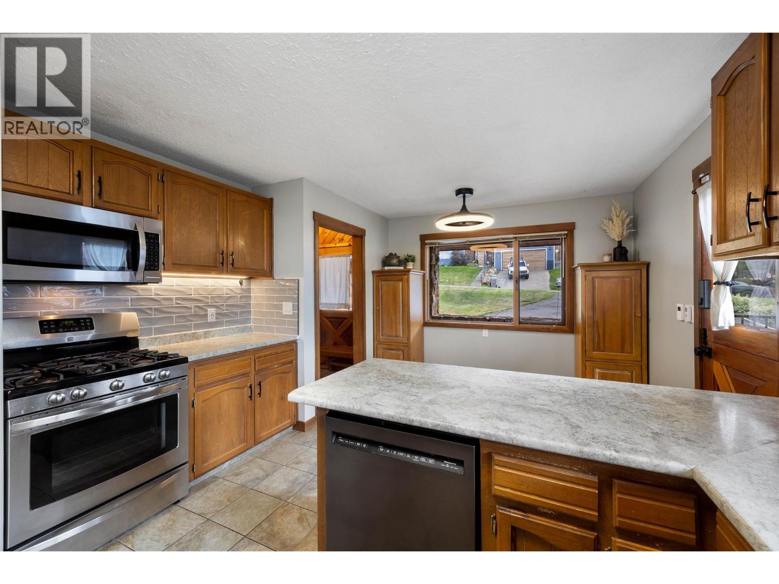 Photo 5 of 2264 Skeena Drive, Kamloops BC