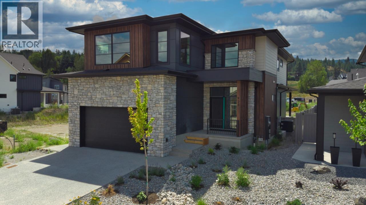 Photo 2 of 925 Bull Crescent, Kelowna BC