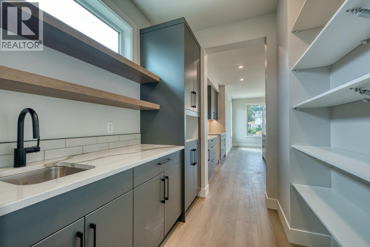 Photo 8 of 925 Bull Crescent, Kelowna BC