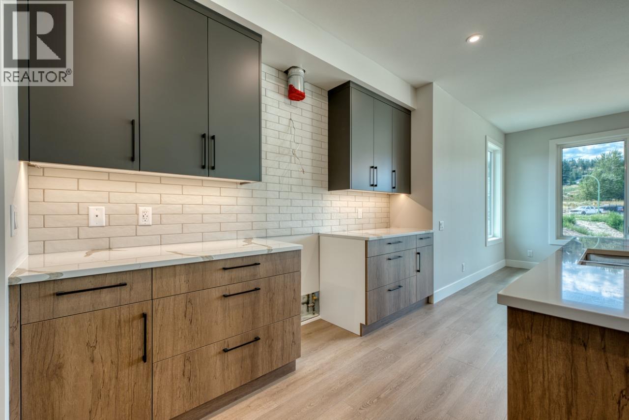 Photo 4 of 925 Bull Crescent, Kelowna BC