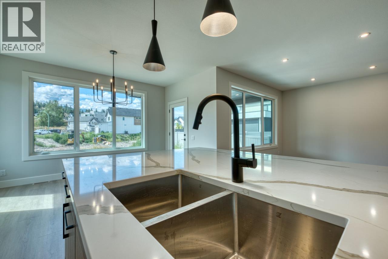 Photo 17 of 925 Bull Crescent, Kelowna BC