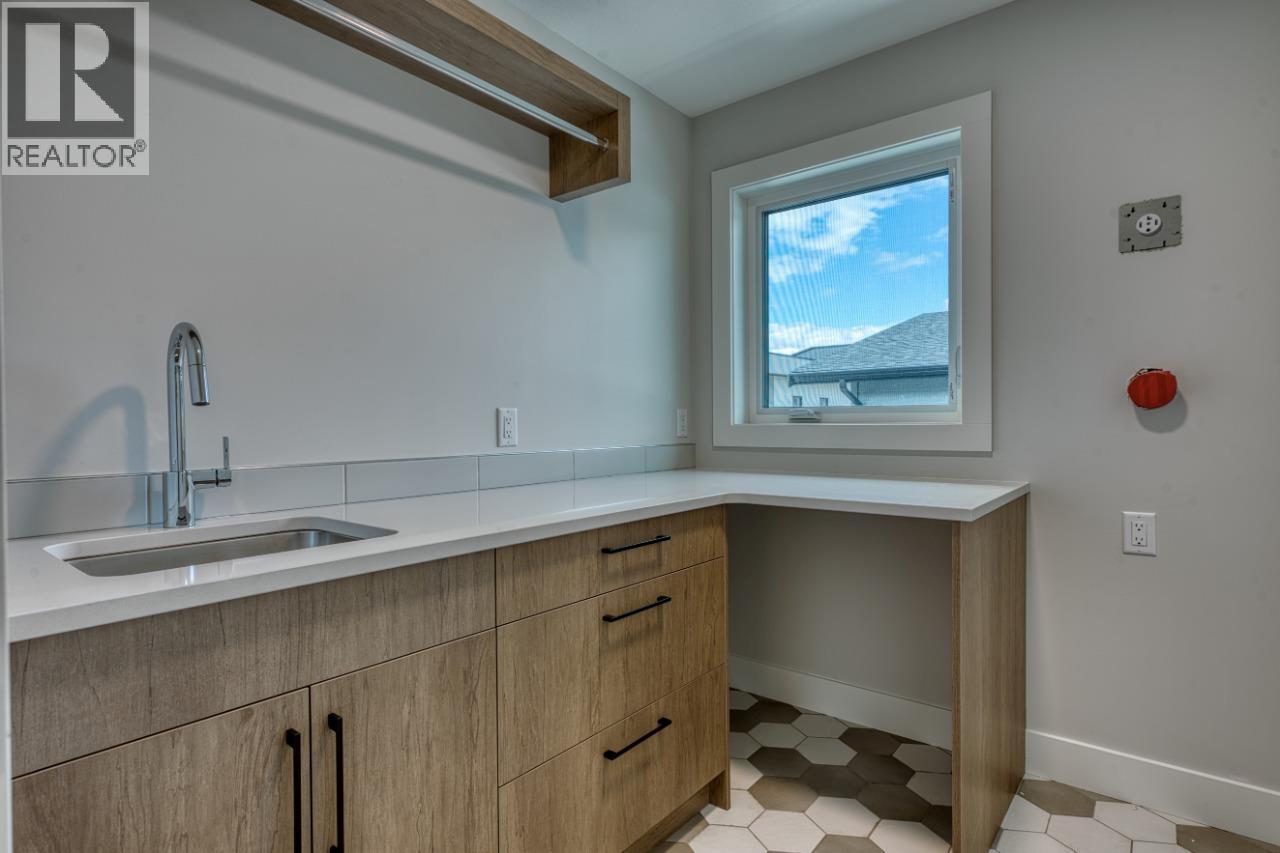 Photo 33 of 925 Bull Crescent, Kelowna BC
