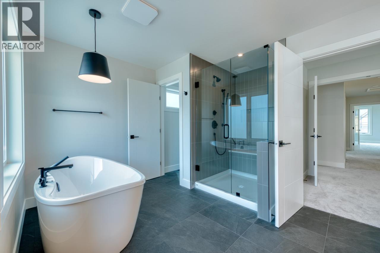 Photo 9 of 925 Bull Crescent, Kelowna BC