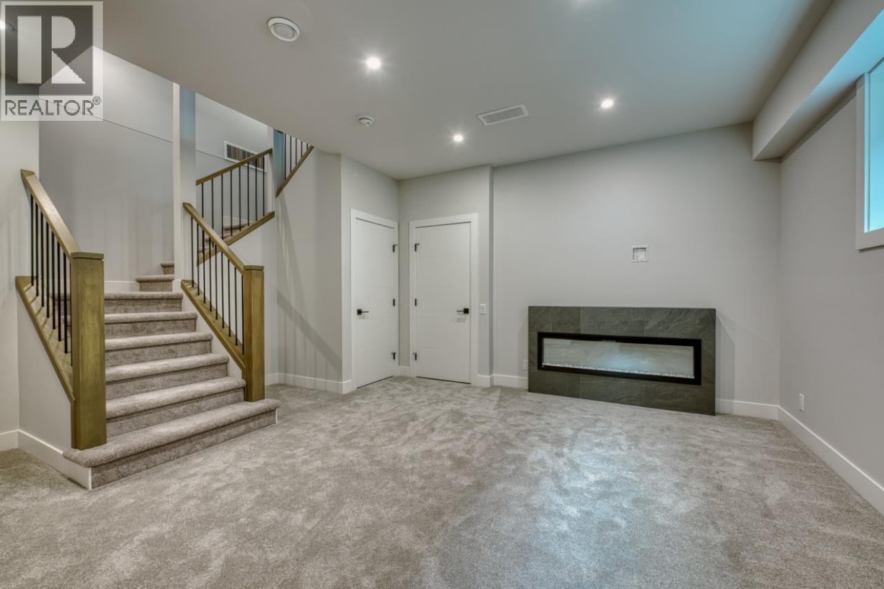 Photo 3 of 925 Bull Crescent, Kelowna BC