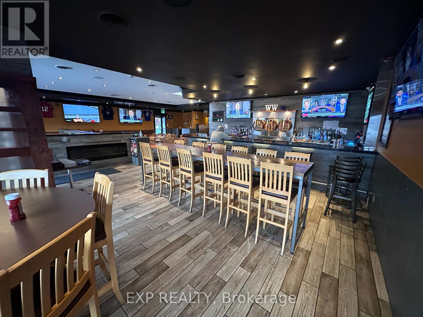 Photo 3 of 111 9580 Yonge Street, Richmond Hill ON