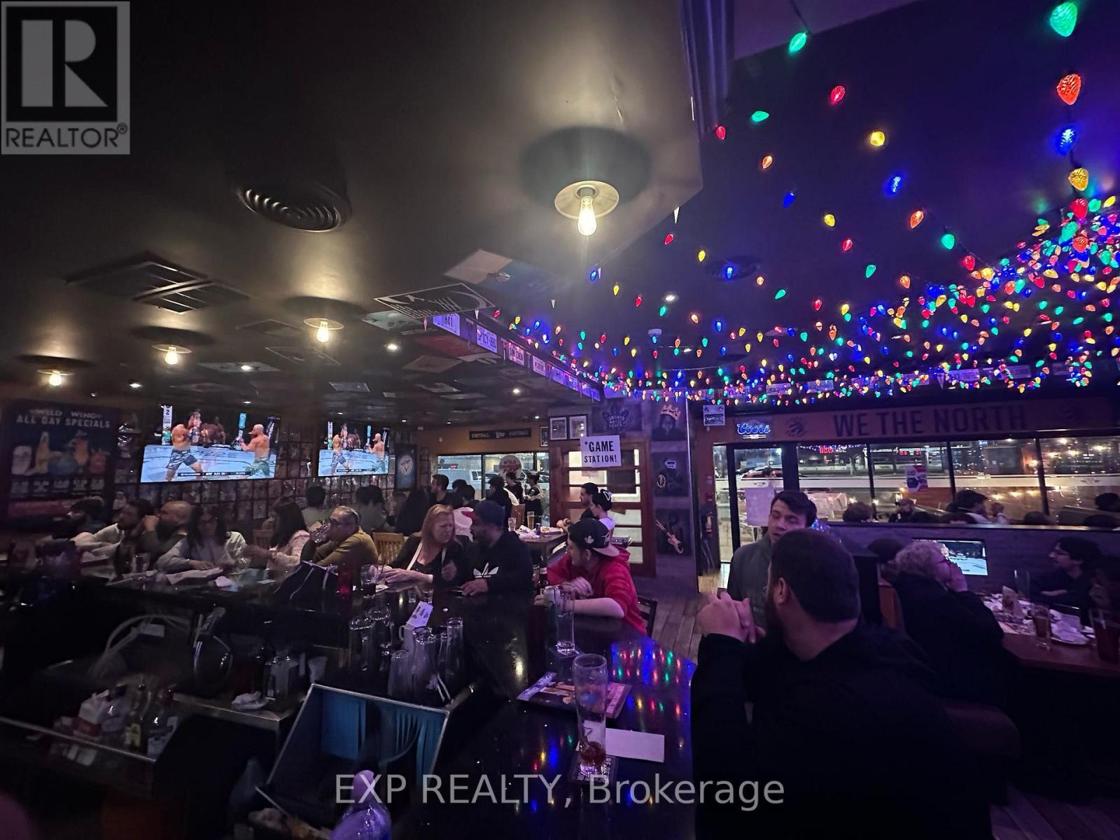 Photo 2 of 111 9580 Yonge Street, Richmond Hill ON