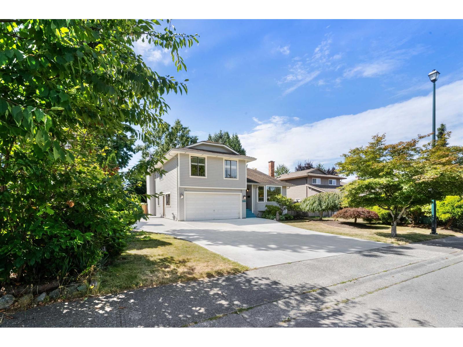 Photo 4 of 14202 18 A Avenue, Surrey BC