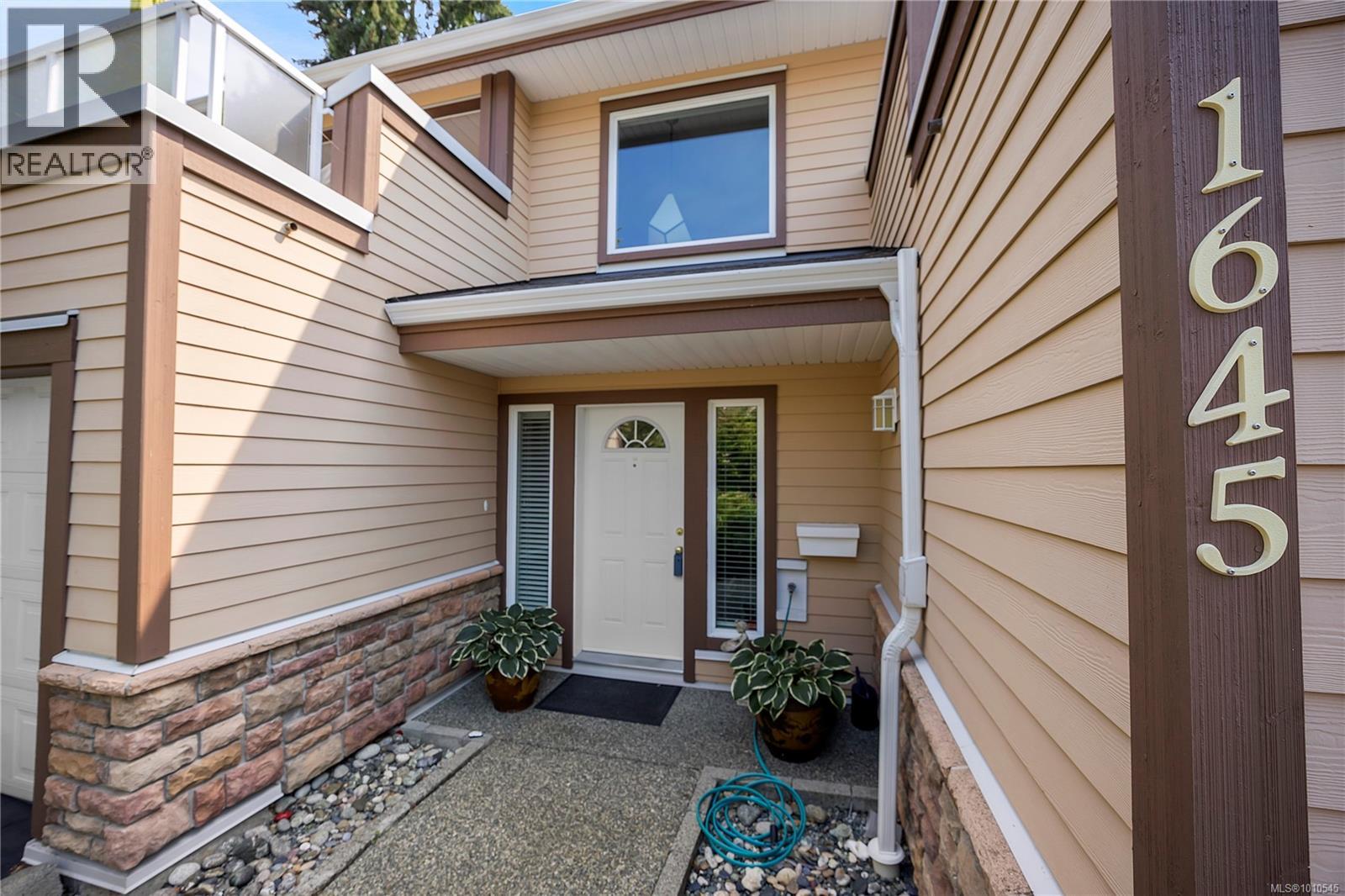 Photo 4 of 1645 Creekside Dr, Nanaimo BC