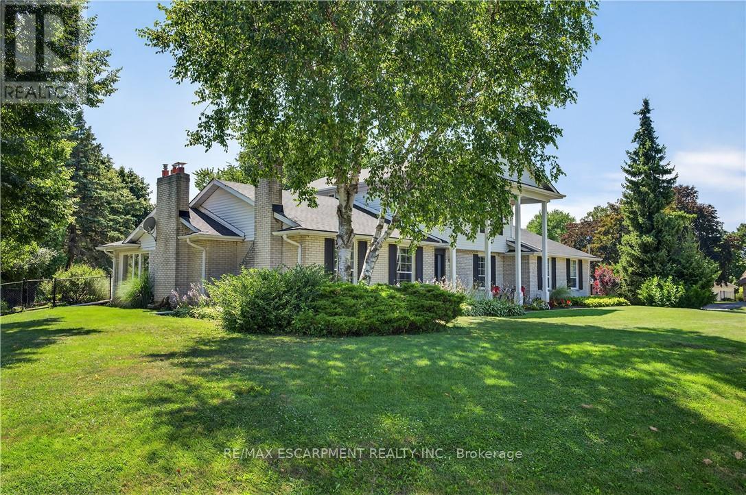 Photo 3 of 1 Acredale Drive, Hamilton ON