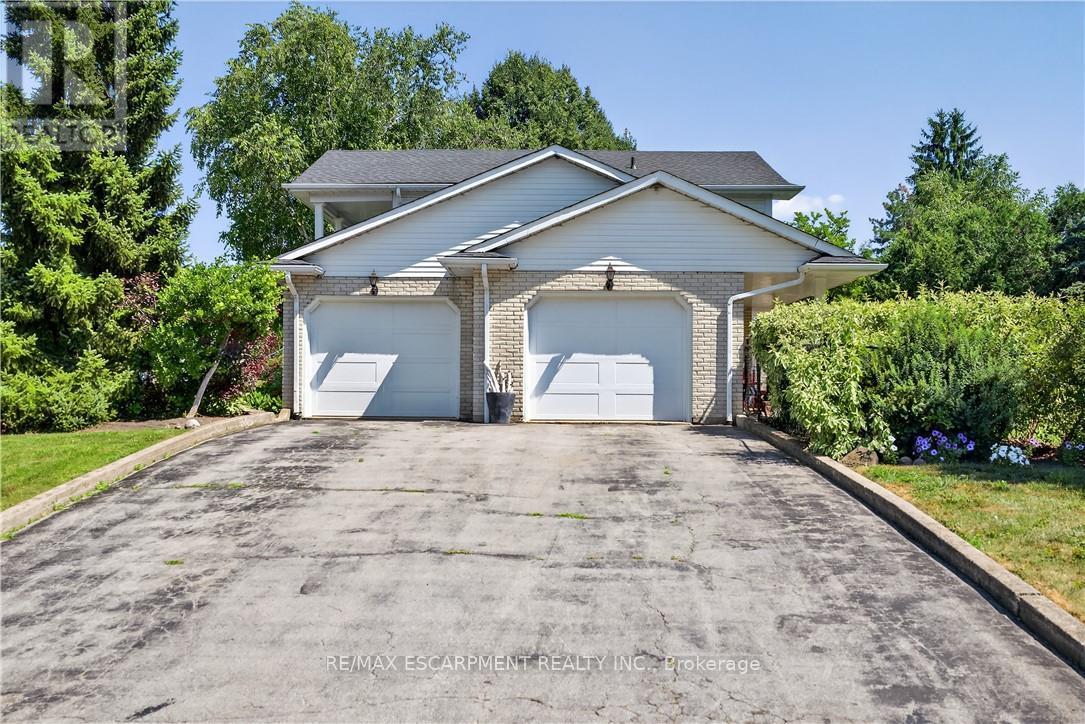 Photo 4 of 1 Acredale Drive, Hamilton ON