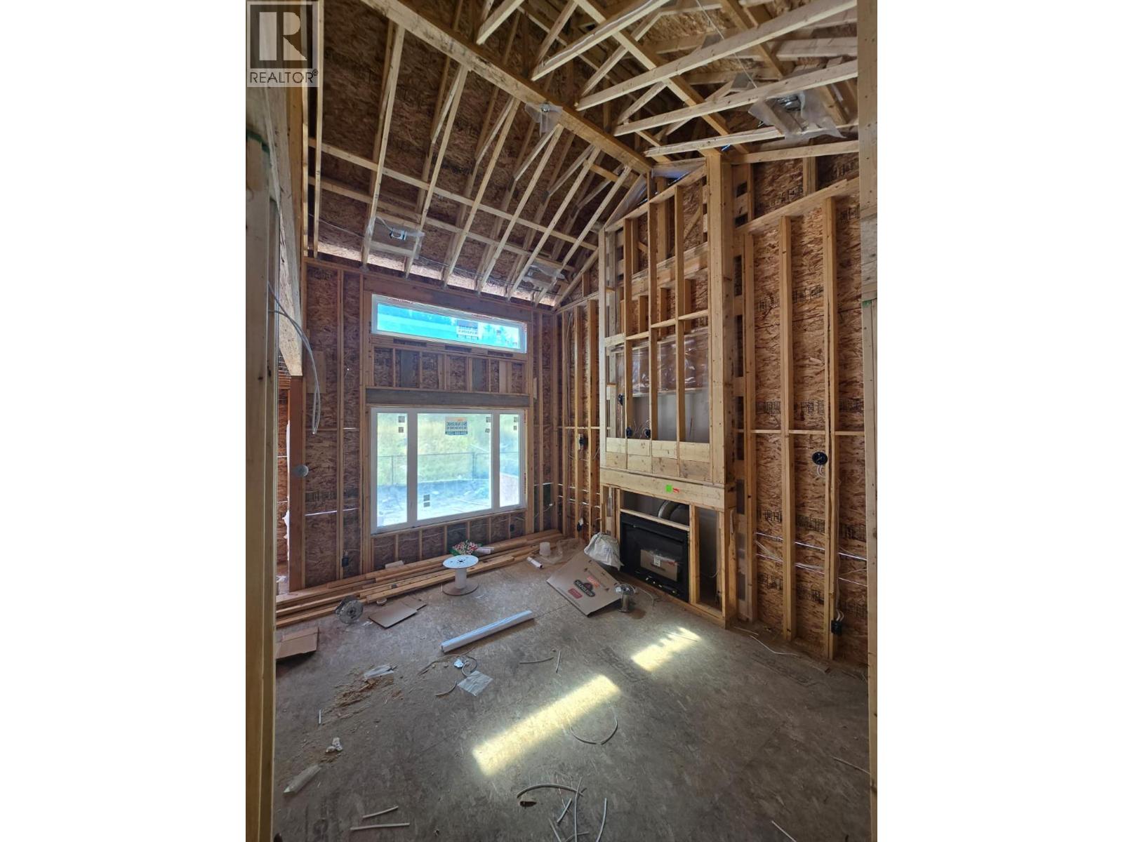 Photo 8 of 1000 Bull Crescent, Kelowna BC