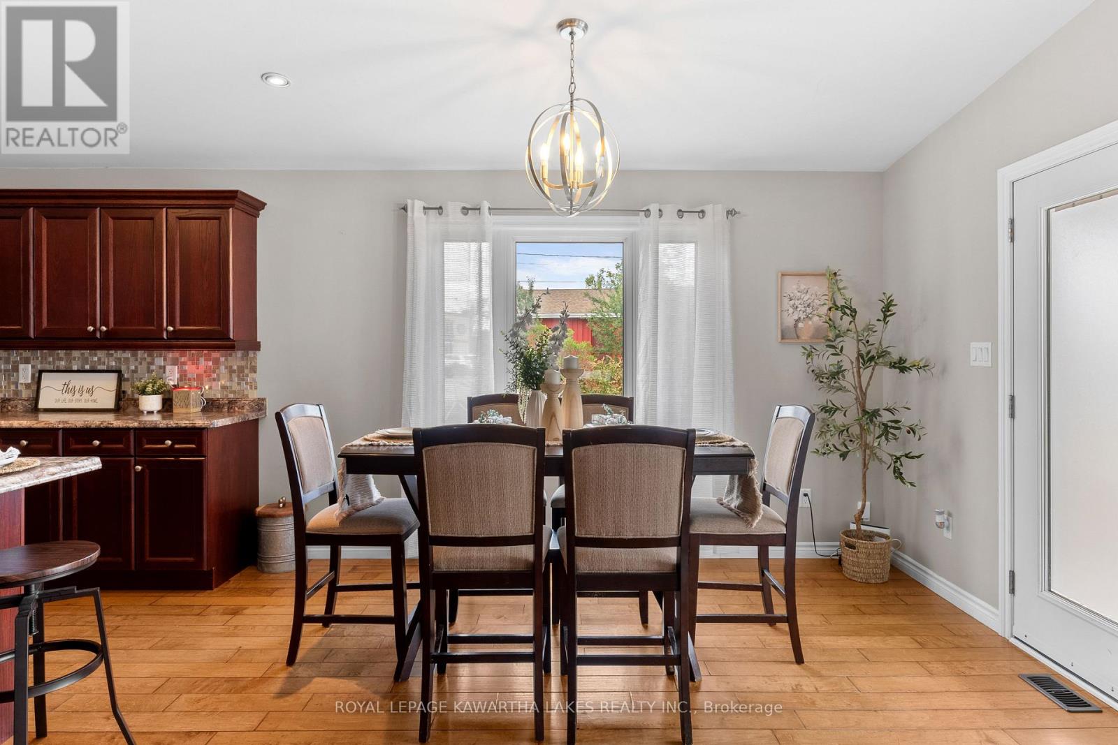 Photo 8 of 95 Lindsay Street, Kawartha Lakes ON