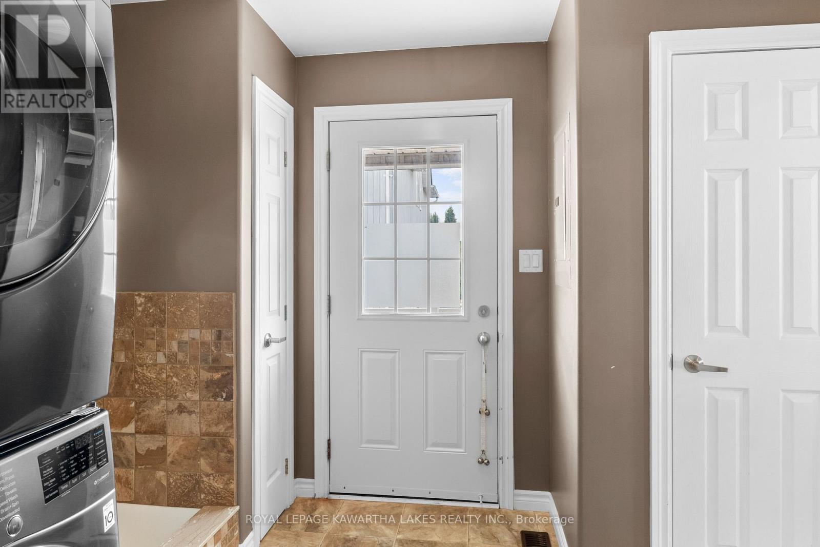 Photo 31 of 95 Lindsay Street, Kawartha Lakes ON